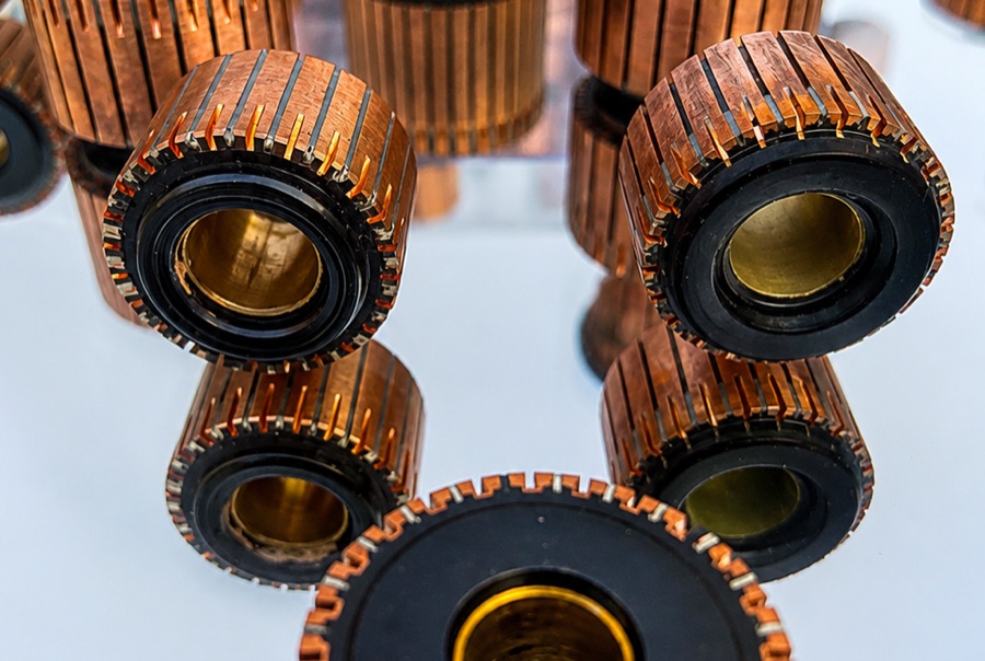 Slot type commutator